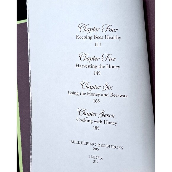 Beekeeping : A Primer on Starting and Keeping a Hive by Dominique DeVito (2012) - Picture 8 of 11